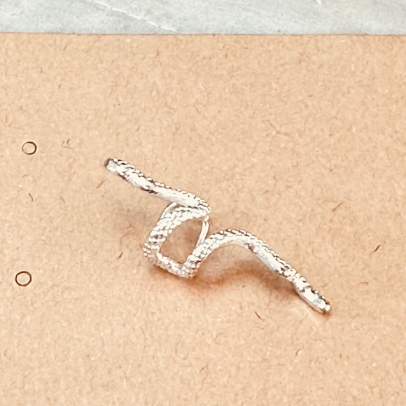 Silver Tone Snake Ear Cuff Snake is Textured & Looks to be Crawling up Ear - Picture 4 of 10